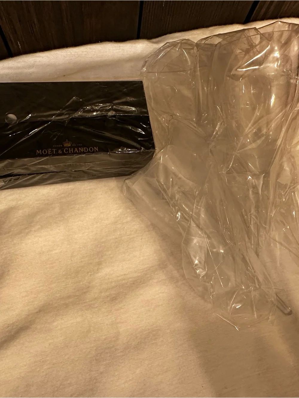 Moët & Chandon Bachelorette Party Set 4 Champagne Flutes, Tiaras, Charms, Candle